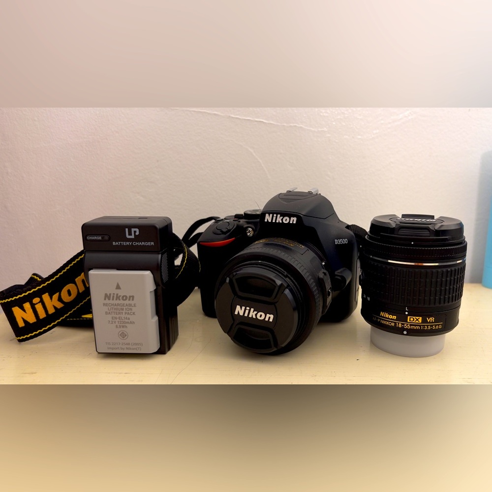 NIKON D3500